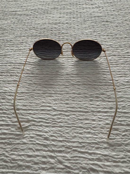 Ray-Ban Round Sunglasses in Black and Gold main image 4